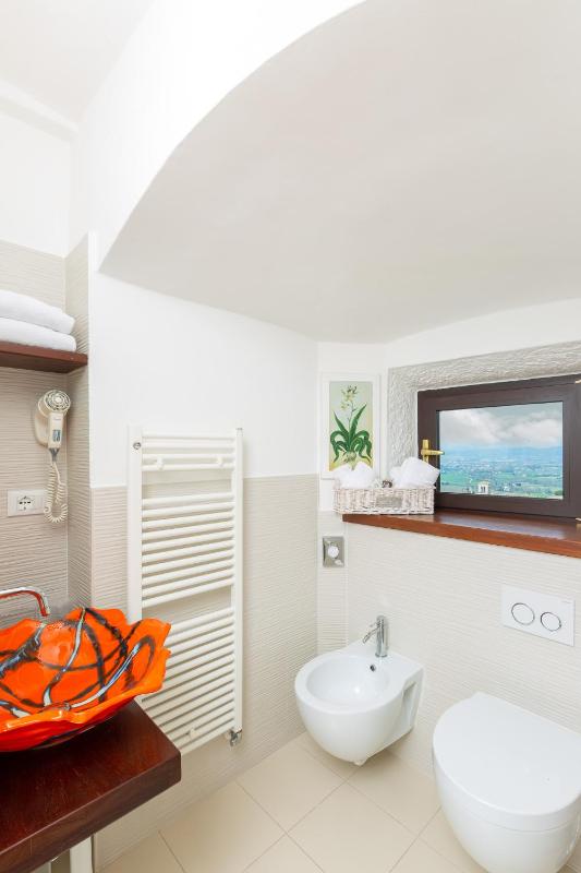 Superior Double Room with Balcony image 3