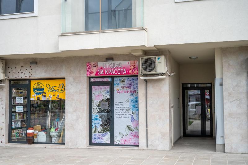 Sunny 1BDR Apartment near Center - image 11
