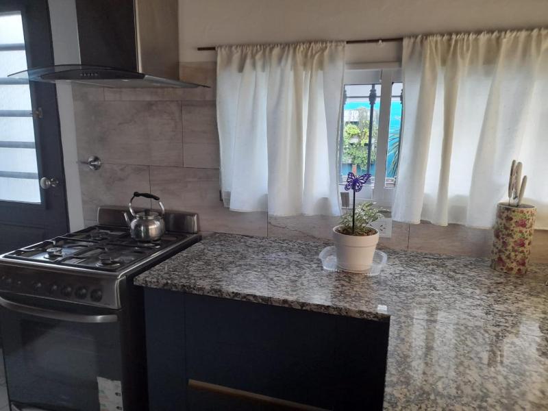 Hermosa casa con patio parrilla y garage cerrado - image 31