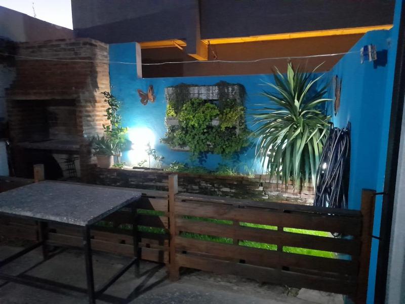 Hermosa casa con patio parrilla y garage cerrado - image 35