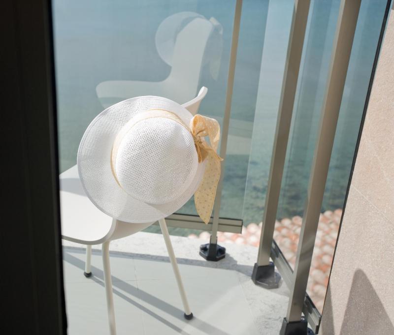 Double Room with Sea View image 2