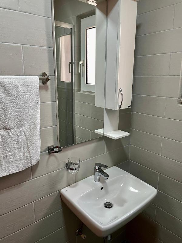 Studio with Mountain View image 3