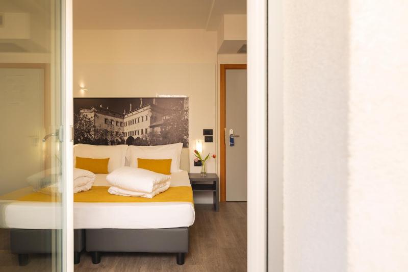 Standard Double or Twin Room image 3