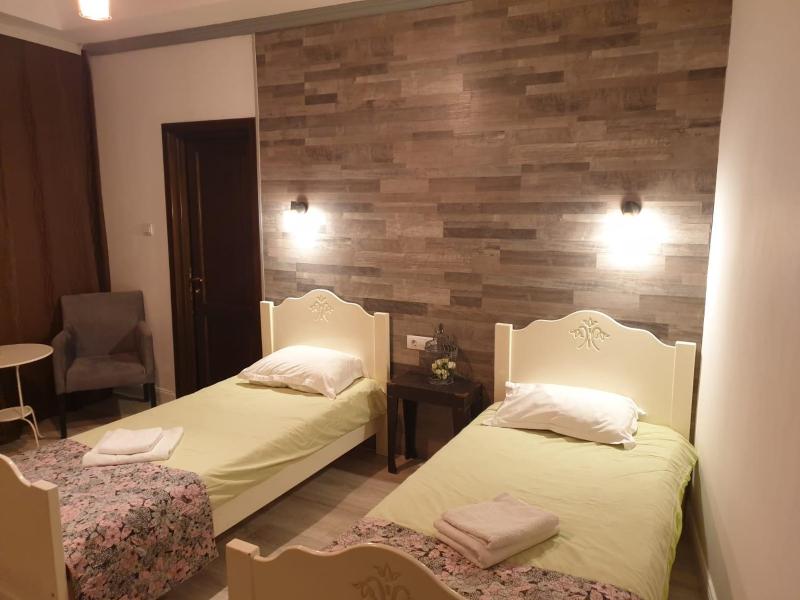 Twin Room image 2