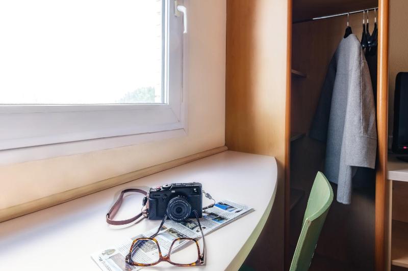 Double Room image 3