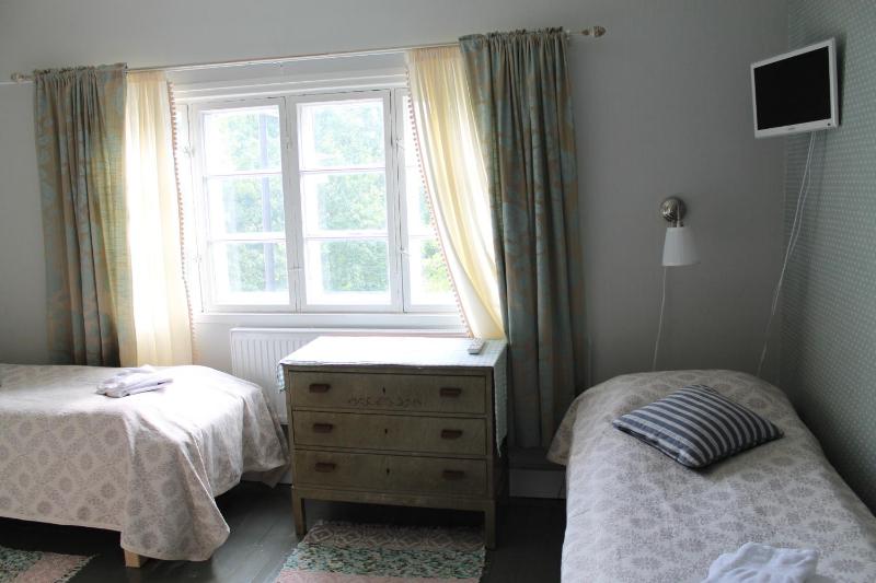 Small Twin Room image 4