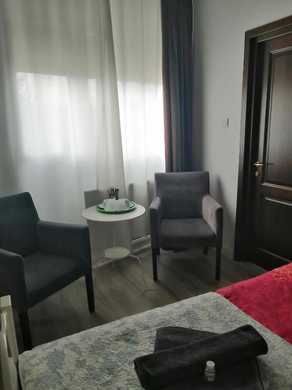 Twin Room image 4