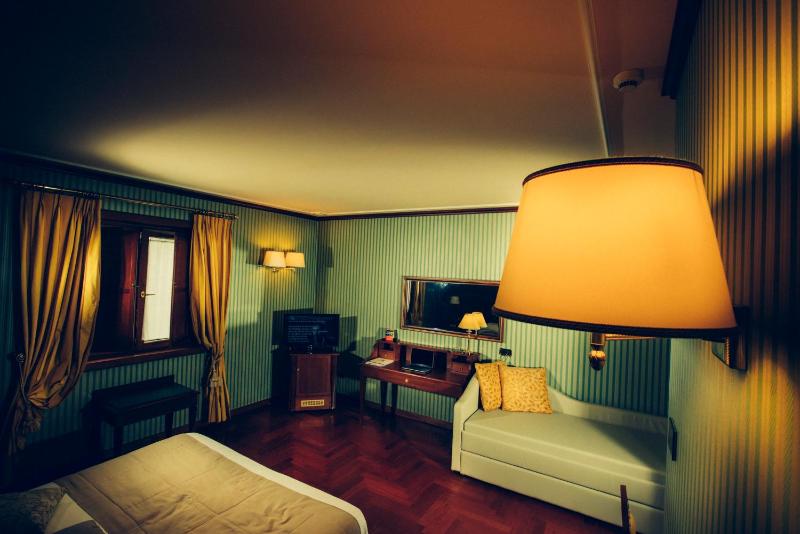 Standard Triple Room image 3