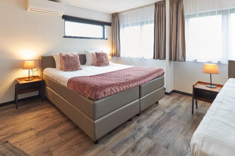 Deluxe Triple Room image 4