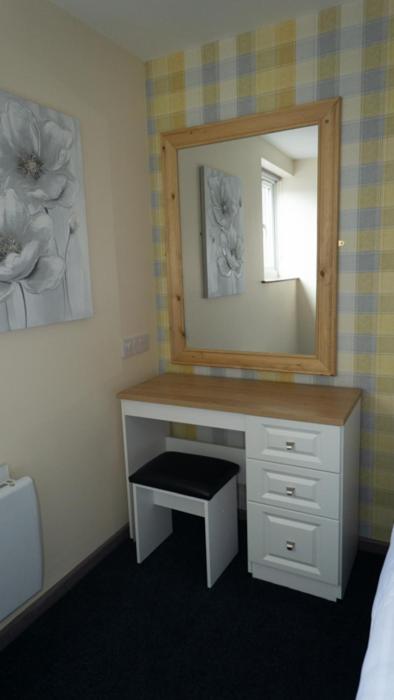 Double Room image 3