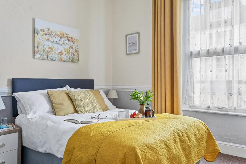 Standard Double Room image 3