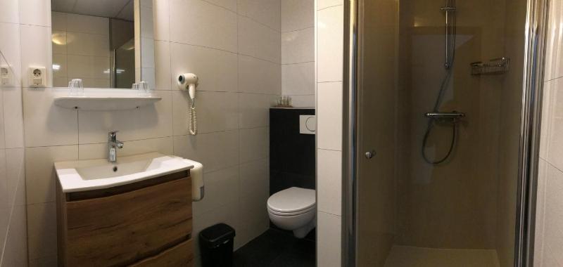 Twin Room image 1