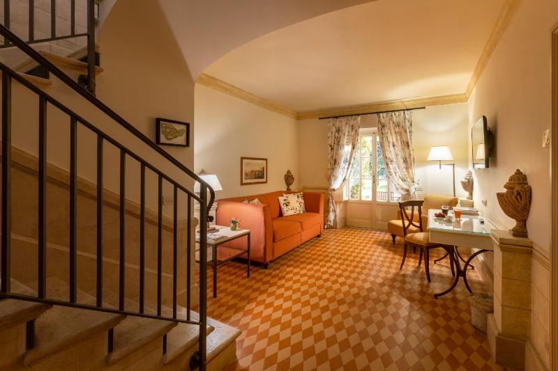 Romantic Double Room with Spa Package - Split Level image 4