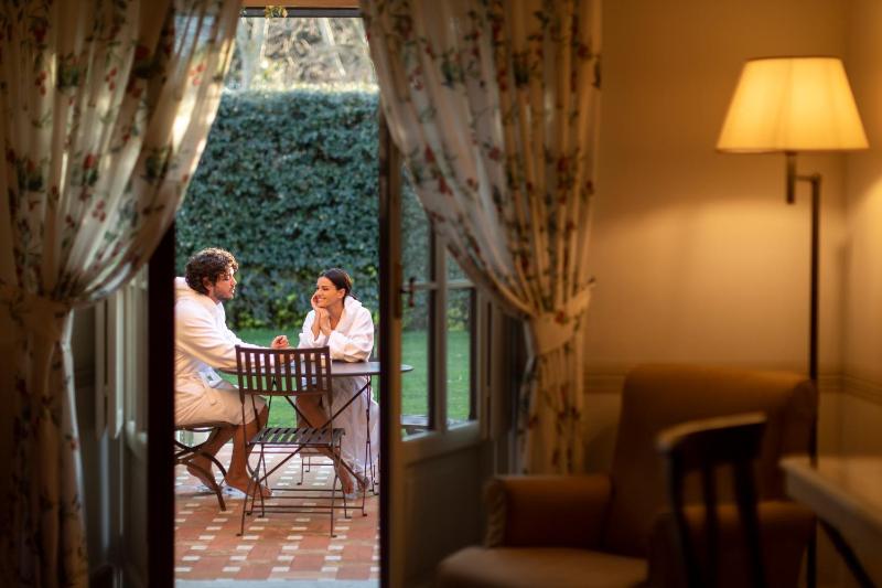 Romantic Double Room with Spa Package - Split Level image 1