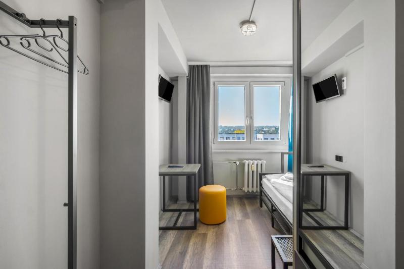 Single Room image 4