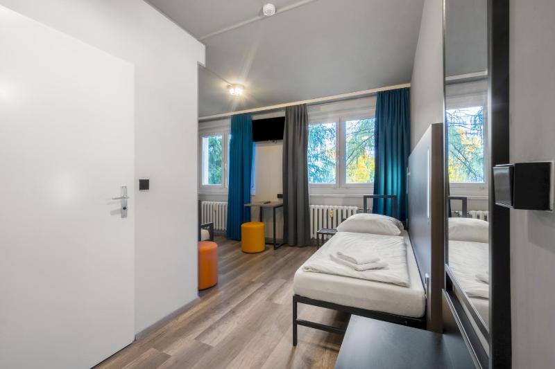Twin Room image 3