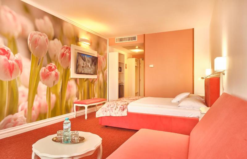 Deluxe Family Room with sofabed Palace of Parliament view image 4