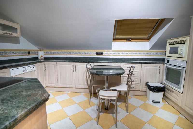 Deluxe Family Room image 2