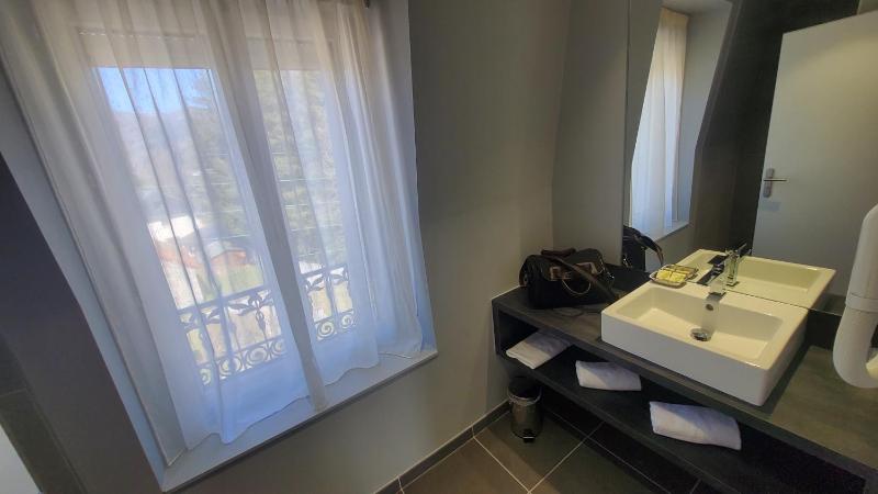 Privilege Double Room image 3