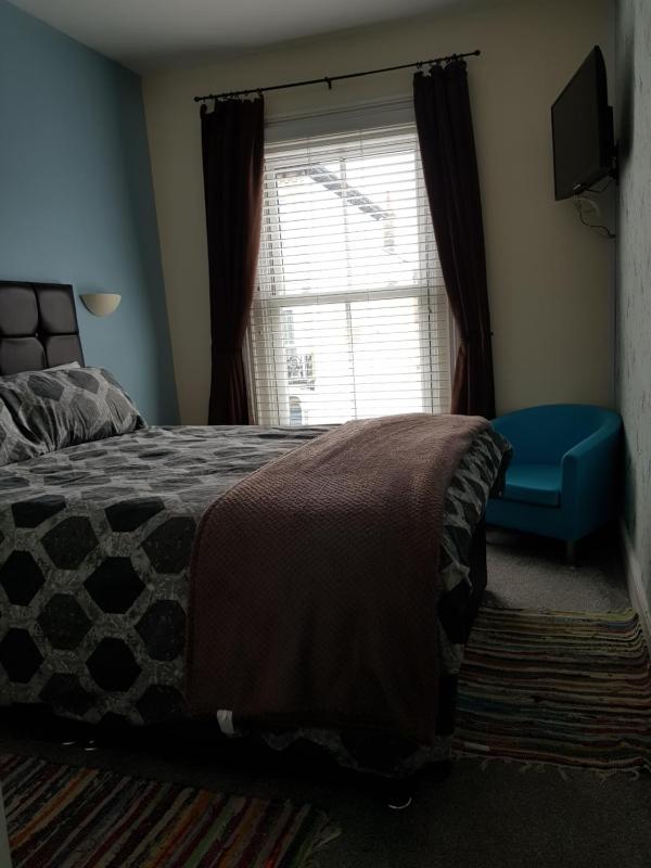Double Room with Private Bathroom image 1