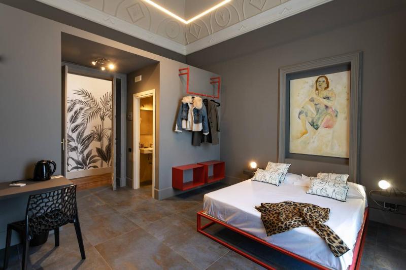 Large Double Room image 2