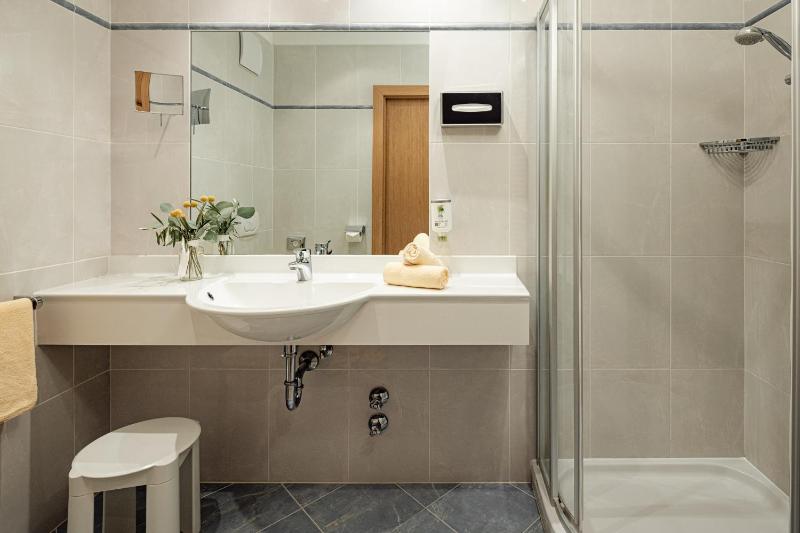 Superior Double Room - South Side image 3