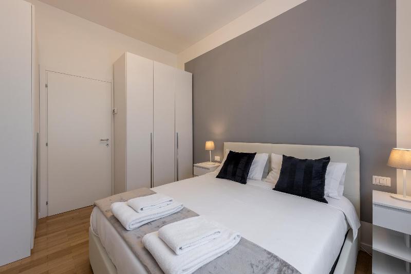 One-Bedroom Apartment - Corso Magenta 62 image 3