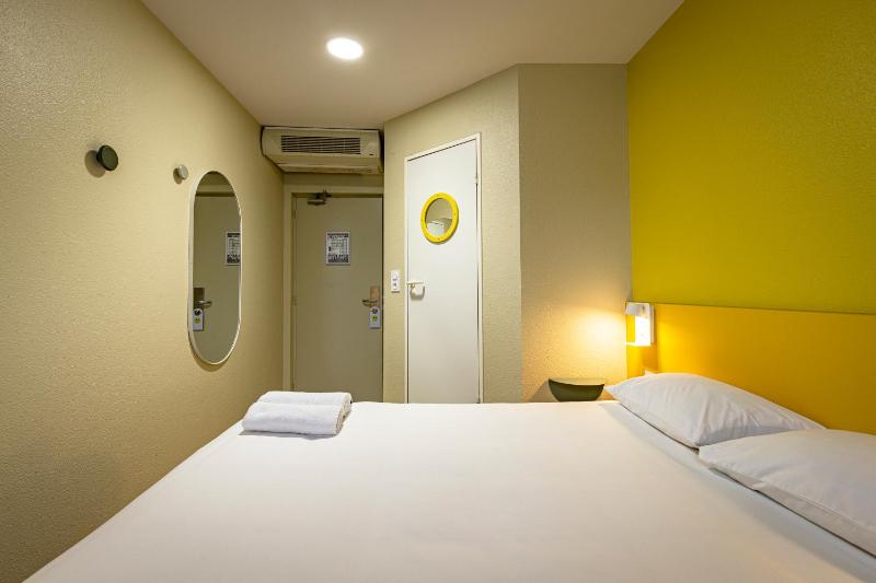 Double Room image 4
