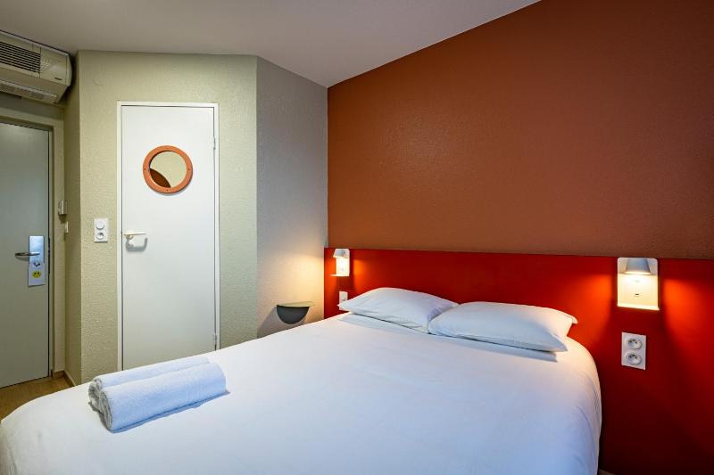 Double Room image 3