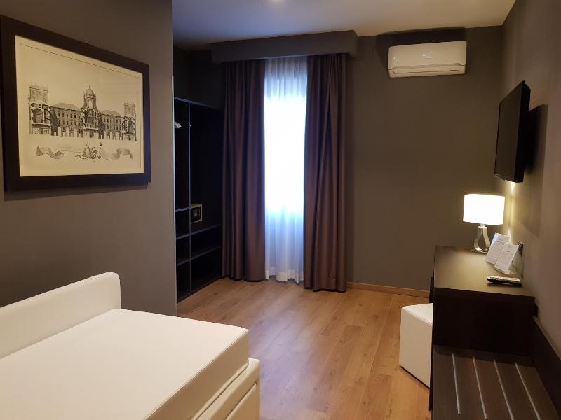 Superior Double Room image 1