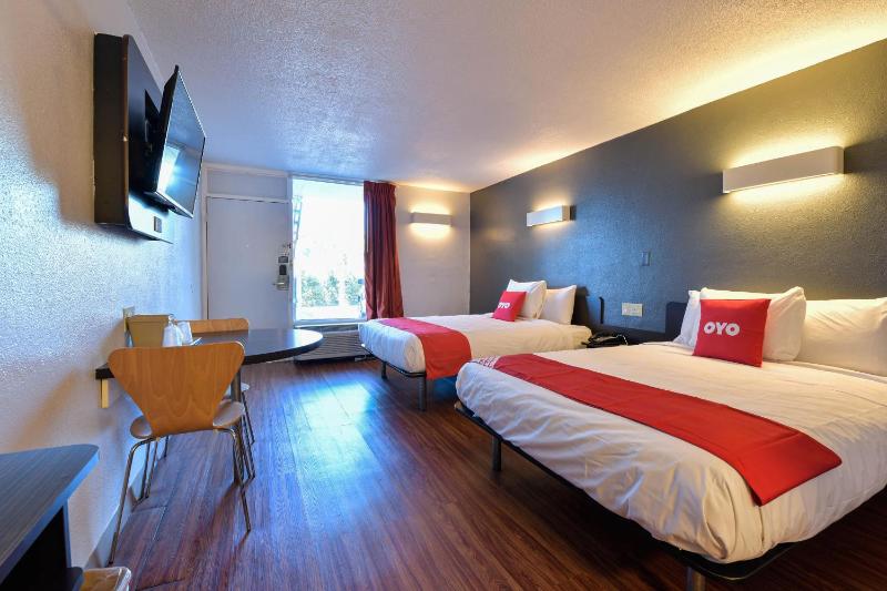 2 Queen Bed Smoking image 1
