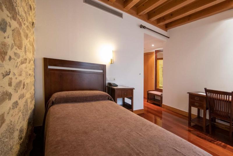 Single Room image 3