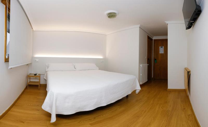 Double or Twin Room image 2