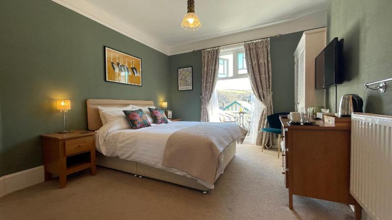 King Room with Balcony image 3