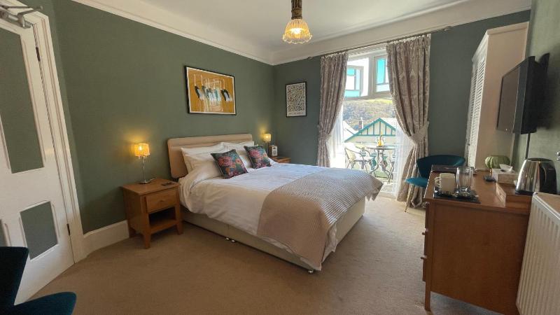 King Room with Balcony image 2