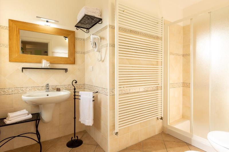 Triple Room with Garden View image 4