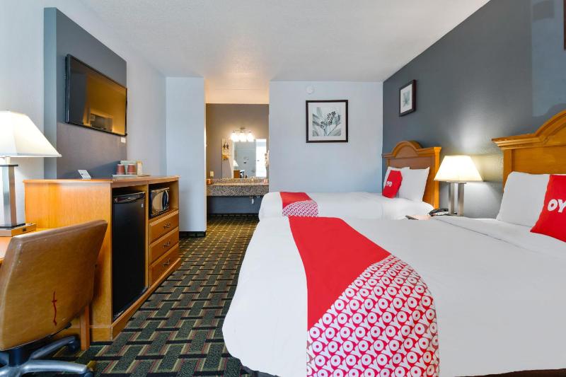 Double Room with Two Double Beds Smoking image 1