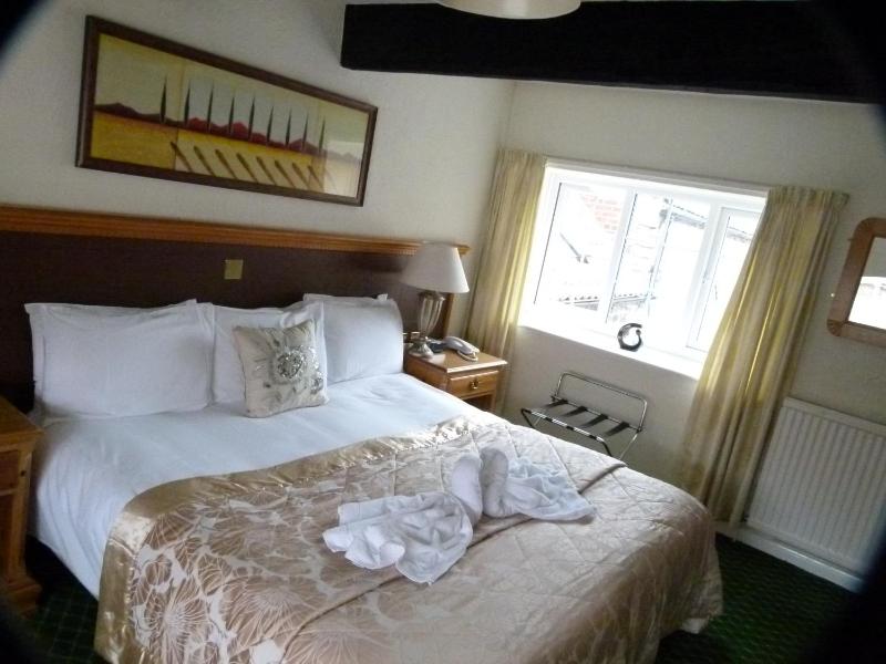 Double Room image 2