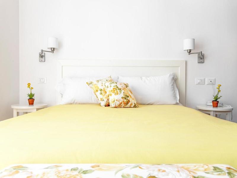 Superior Double Room with Balcony image 1