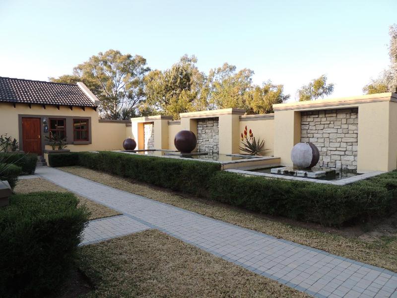 Strawberry Fields Country Manor Guest House - image 4