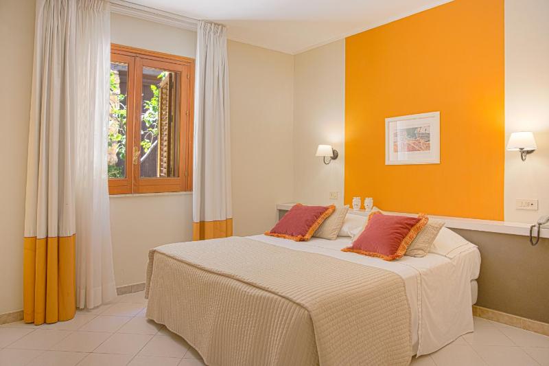 Standard Triple Room image 4
