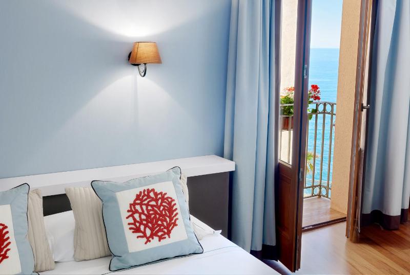 Family Room with Sea View image 3
