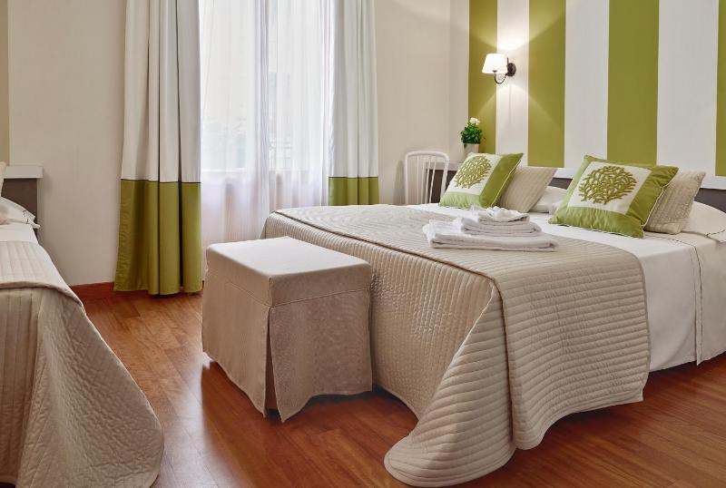 Standard Triple Room with Balcony image 3