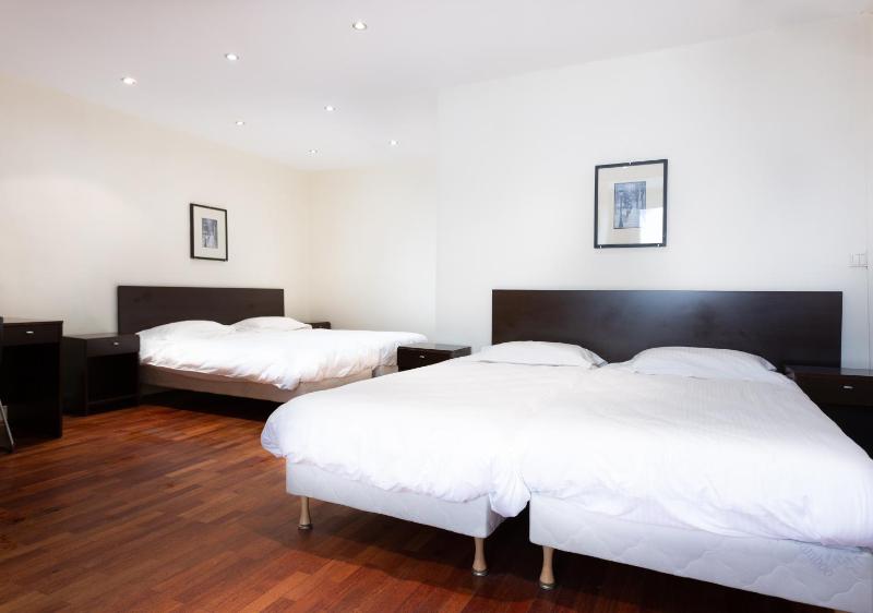 Standard Quadruple Room image 1