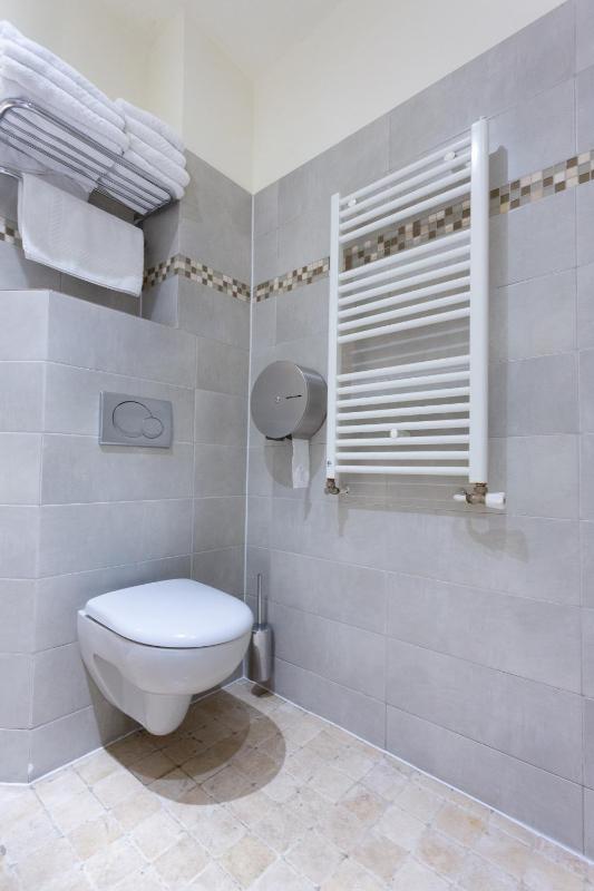 Standard Quadruple Room image 3