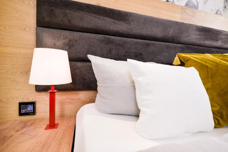 Standard Double Room image 3