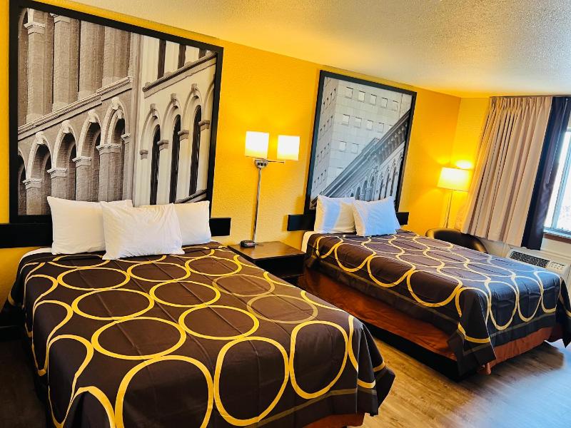 Queen Room with Two Queen Beds - Mobility Access/Non-Smoking image 4