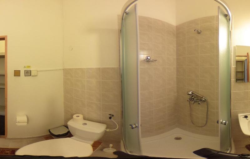 Quadruple Room image 4