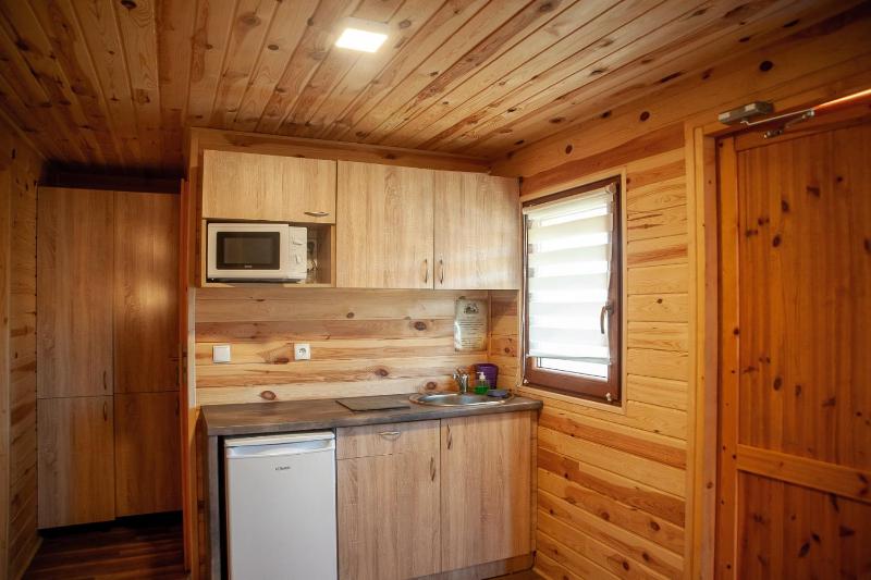 Three-Bedroom Townhouse with Lake View image 2