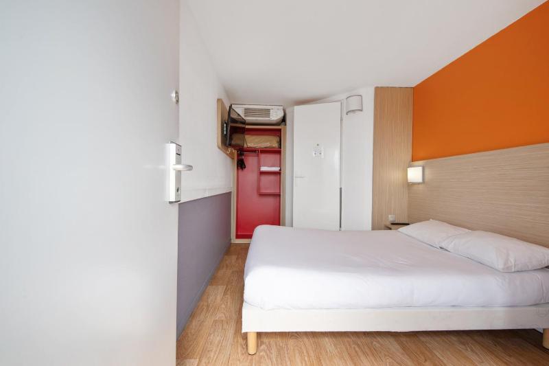 Double Room image 1